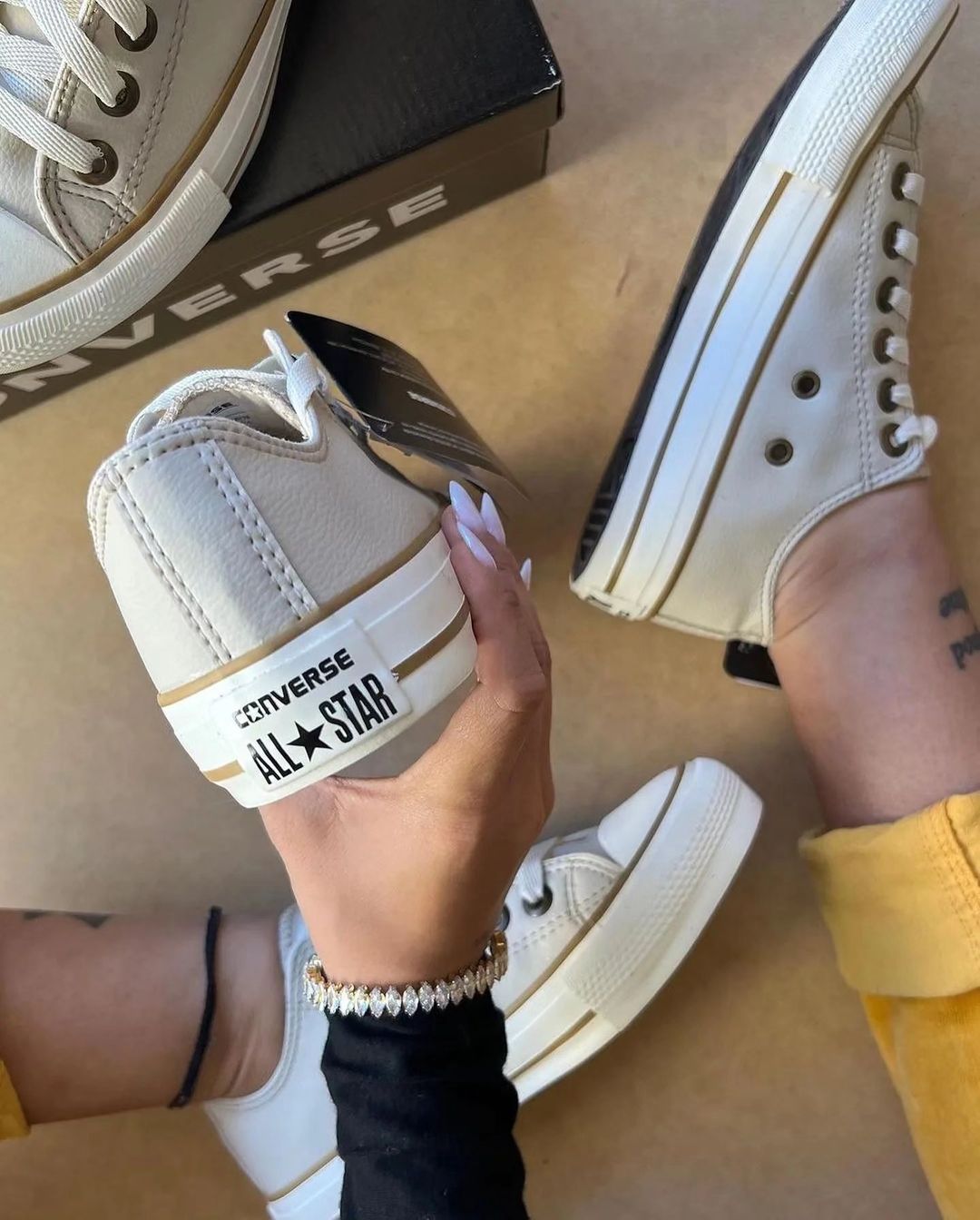 Tênis All Star Areia Courino Feminino.