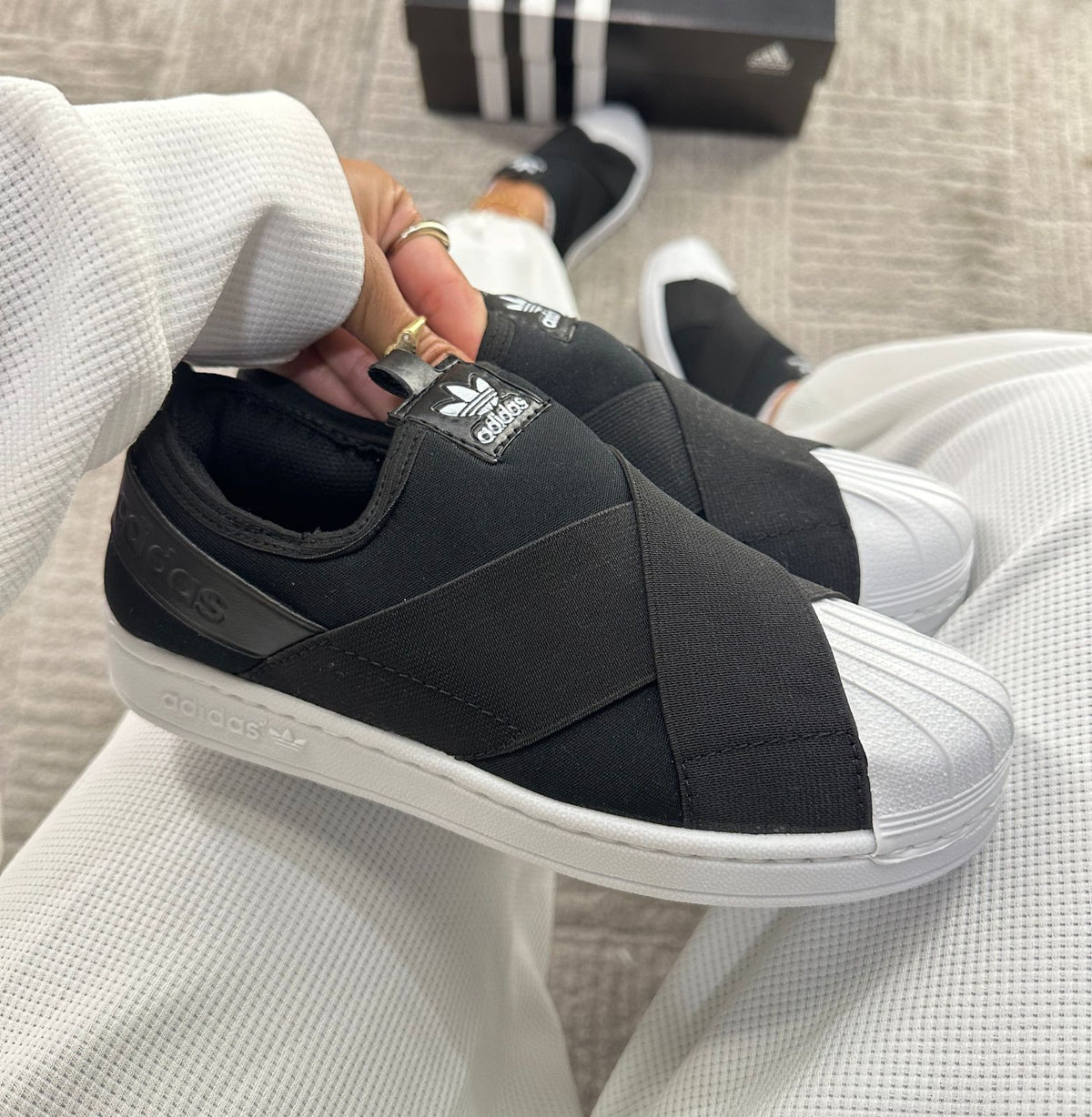 TÊNIS ADIDAS SLIP ON PREMIUM.