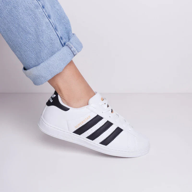 TÊNIS ADIDAS SUPERSTARS.