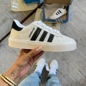 TÊNIS ADIDAS SUPERSTARS.