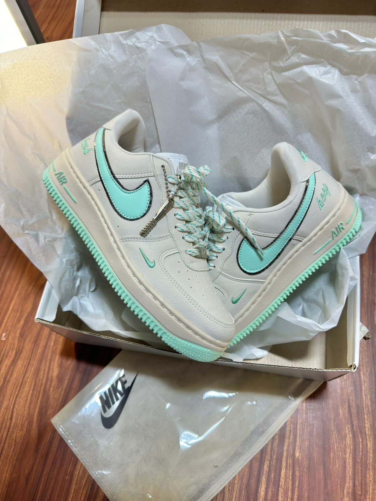 NIKE AIR FORCE FRESH - (Edição Limitada).