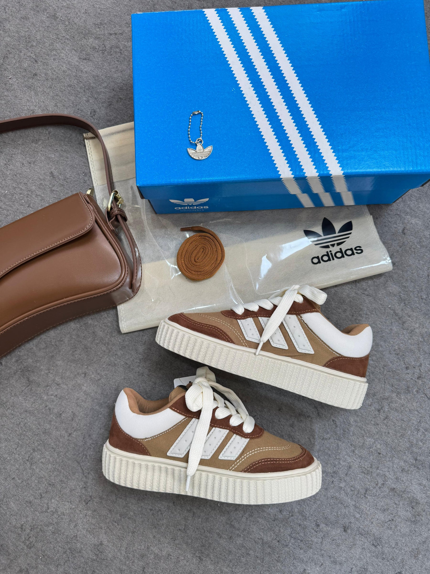 Tênis Adidas Space Casual - Premium.