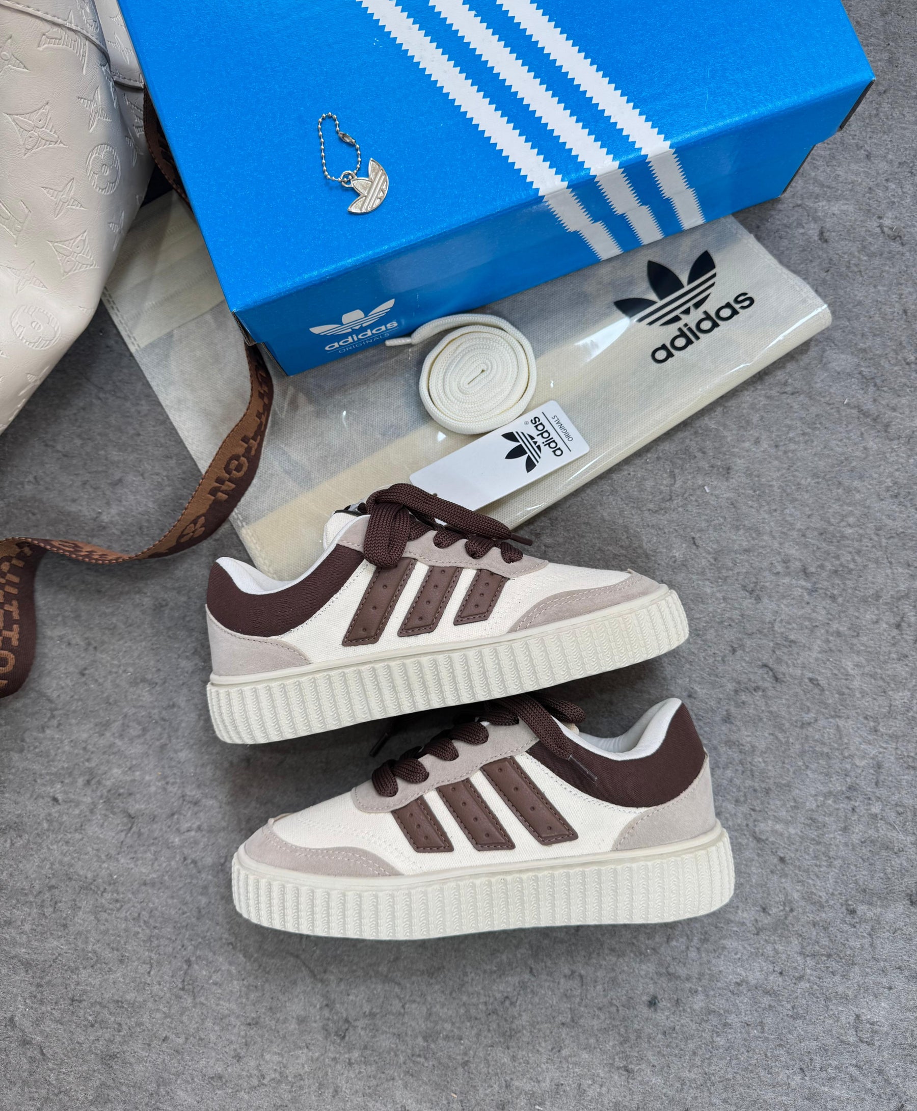 Tênis Adidas Space Casual - Premium.